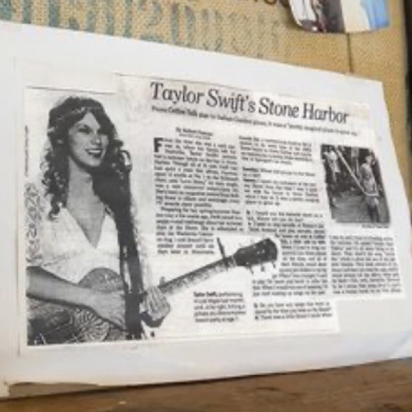 Taylor Swift Sweatshirt!!! ✨✨✨✨ - Picture 5 of 5